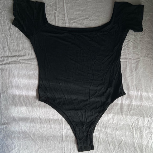 Black cap sleeve basic snap gusset bodysuit - Picture 14 of 14